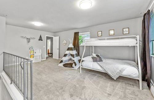 Modern Family Haven Fenced Yrd GrillFirepit - Foto 18