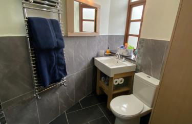 Converted chapel - Sant Pedr Newydd with sea views from garden - Photo 6