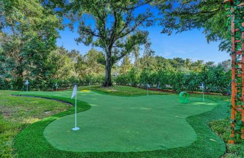 8BR Gem With Pool, Lake View & Tons of Amenities! - Foto 10