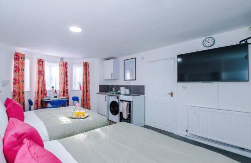 Jephsons Lodge Studio 5 - Free Parking, Prime, WiFi, Gorgeous Basement Studio - Foto 1