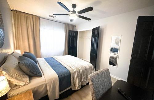 Maple House Romantic Getaway WHot Tub Near IAH - Foto 23