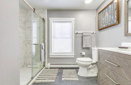 half Mi to Dtwn and Harbor Park Home with Large Yard! - Foto 18