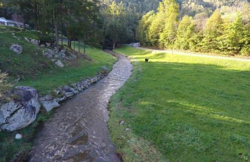 Fairytale: Hot Tub & Trout Stream & Petting Zoo? - Foto 67