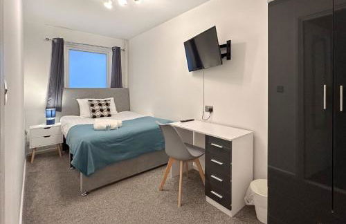 6-Bedroom Contractor House with 9 Beds - Managed by Your Lettings Short Lets & Serviced Accommodation Peterborough including Free Parking and WiFi and Netflix - Photo 19