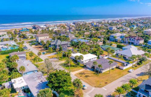 Beachside snowbird escape with fenced yard & washer/dryer - walk to beach access - Foto 39