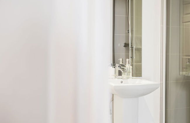 Stunning 2 Bed in Centre of Cheltenham - Photo 34