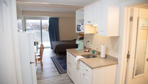 Courtyard Resort - Photo 4