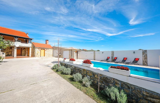 Charming Villa in Poličnik with Swimming Pool - Photo 1