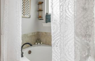 Modern Regional Art Gallery Home - Spacious & New! Tv in each room - Foto 38