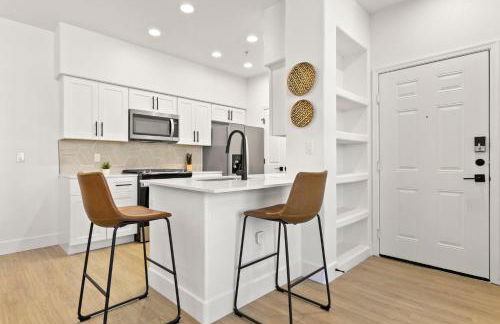 CozySuites Glendale by the stadium with pool 13 - Foto 13