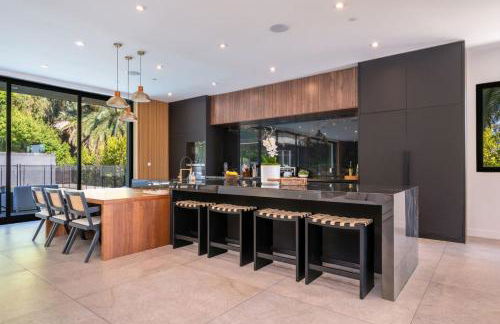 Luxury 6BR Beverly Hills Villa with Pool and Views - Photo 41