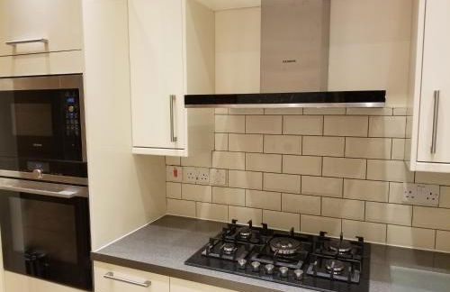 London Luxury Apartment 4 Bedroom Sleeps 12 people with 4 Bathrooms 1 Min walk from Station - Foto 27