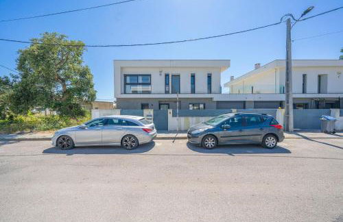 Black Pool House just 10 minutes away from the beach - Foto 17