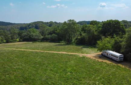 American School Bus Retreat with Hot Tub in Sussex Meadow - Foto 12