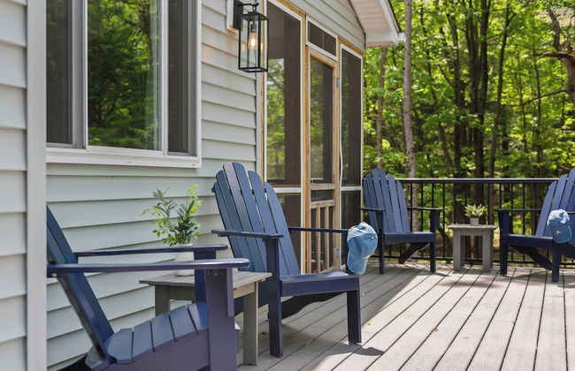 Maple Oasis by Avantstay Newly Built w/ Hot Tub, Game Room & Fire Pit - Photo 32