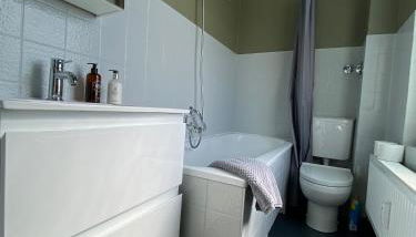 Zentraler Altbaucharme mit Blick über die Stadt - Foto 5