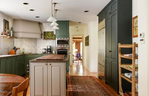 Elegant 7BR Estate with Pool & Hot Tub in Berkshires - Foto 6