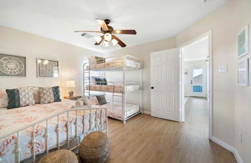 Beach house with large deck and patio - Foto 30