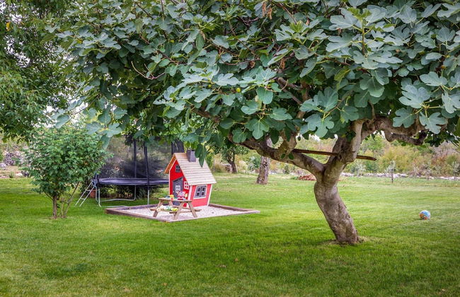 Stylish Villa With Swimming Pool and Garden - Photo 29