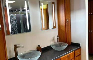 Stunning Mid-Cent Modern Retreat • Comfy Beds • Grove • Quiet Setting • Boat Parking - Foto 16