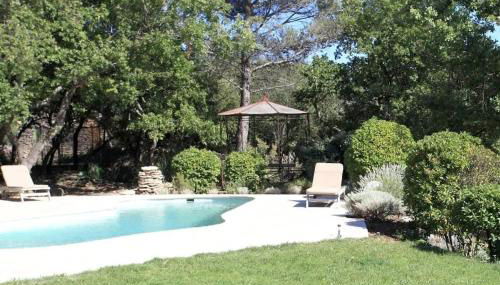 Villa La Raffinée, au coeur des garrigues du Luberon - Foto 5, sunbed, Garden view