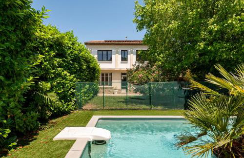 Big House - Parking Privée - Piscine - Wifi - tout équipée - Foto 15