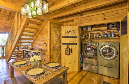 Lovely Log Cabin and Bunkhouse with Views and Yard! - Foto 9