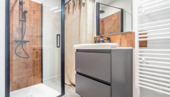 L'aventurière - Foto 5, Shower