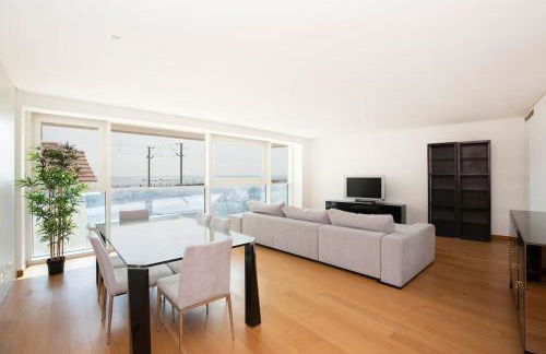 River View Luxury Apartment - Photo 1