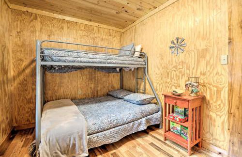 Cozy Creekside Cabin about 24 Mi to Red River! - Foto 15