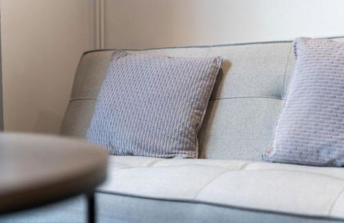 Cozy 2BR Getaway - Private Hot Tub & Bath Retreat - Foto 32