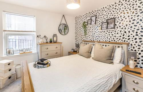 Modern 2 bedroom Flat in Montrose - Photo 1