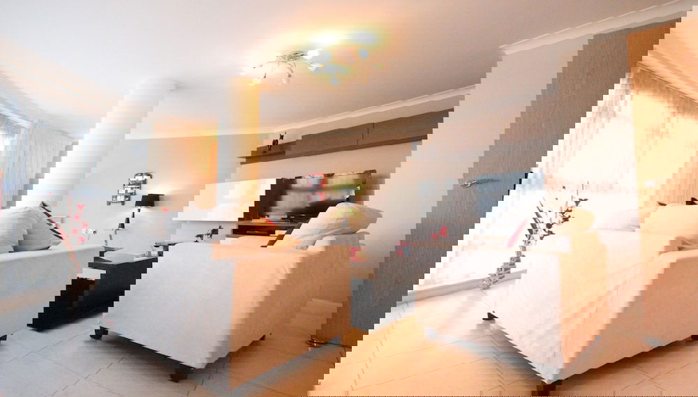 Q-East - Foto 1, Imagen principal