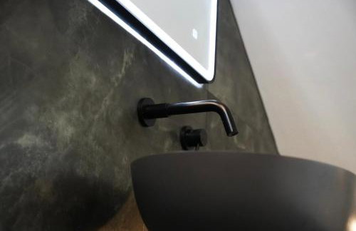 Modern 2 Bed 2 Bath Apartment in Prime Jesmond Location - Photo 14