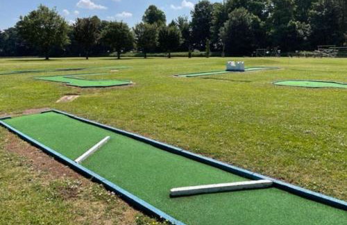 Lakes and woodlands hiking Overstone Holiday Park - Foto 98