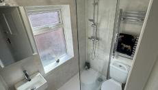 3-Bed House, Birmingham - Foto 5, towels, Shower