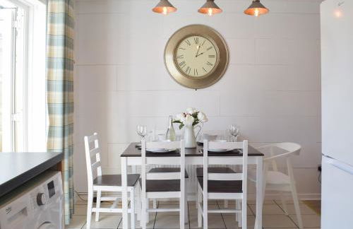 The Captains Hideaway - Photo 9