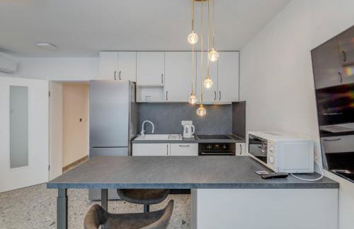 DeLuxe Seaview Apartment KENNEDY I - Photo 16