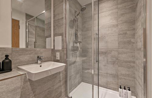 LUXURY AIRPORT SUITE, FREE Parking, FANTASTIC Location, Close To Airport, Train Station And Town Centre - Foto 21