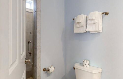 Luxury cottage with pools & multiple decks, 1/2 block to beach - Foto 31