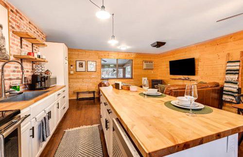 Forest Views and Fire Pit Cozy Pine Cabin - Foto 7