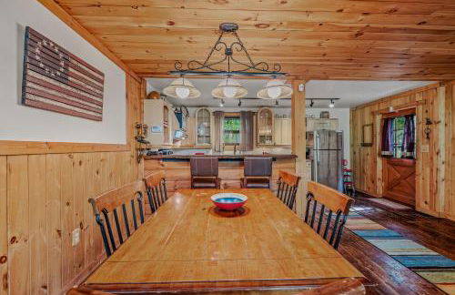 Seventh Heaven - Hot Tub, Pet Friendly, Grill, Wifi, Deck, Covered Porch, Family Friendly, Kid's Loft, King Bed - Foto 16