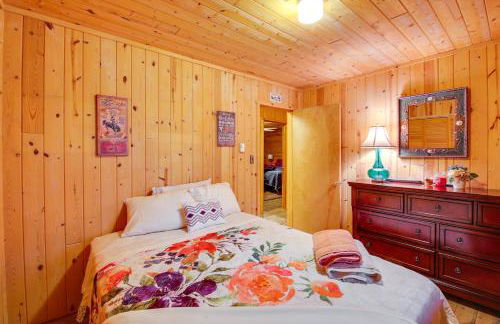 Remote Cabin with Gas Stove Less Than 7 Mi to Town! - Foto 16