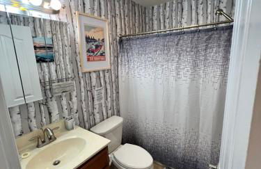 Stunning Weekend Getaway near Hickory Run State Park in Pennsylvania - Photo 15