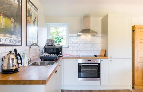 Charming Cottage surrounded by Idyllic garden in peaceful location in central Charlbury - Foto 2