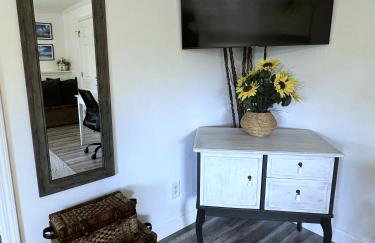 Private Lower Level Suite in Home-Sep Entrance! - Foto 28