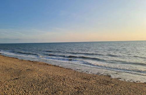 Cottage pour 6 personnes avec piscine couverte et chauffée à 300 m de la mer avec Wi-Fi et climatisé , 3 chambres - Foto 53