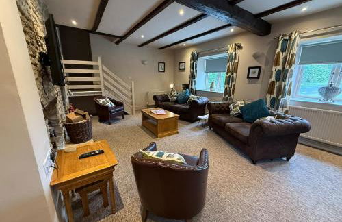 4-Bed Cottage at Famous Tuckers Grave Inn Sleeps 8 - Photo 3