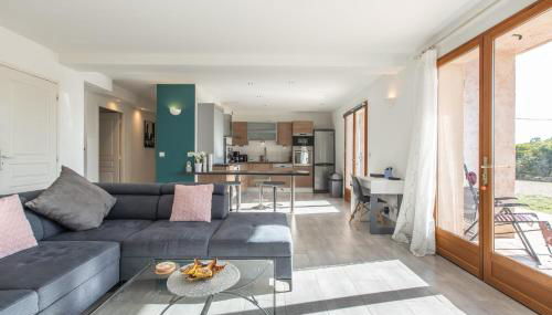 LB Vacation Rentals I Quiet Large 3-Bedroom Apartment with Terrace, Garden & Incredible Mountain View - Foto 2