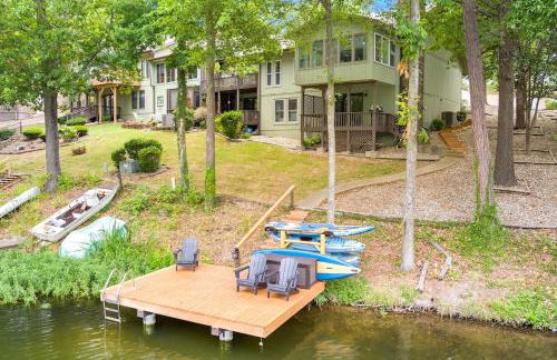 Lakeside Nest Dock on Lake Rayburn Sleeps 10 - Photo 6